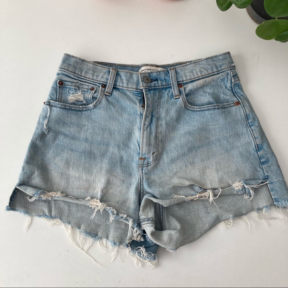 Abercrombie & Fitch The Cutoff Short High Rise Curve Love Distressed Sz 27
